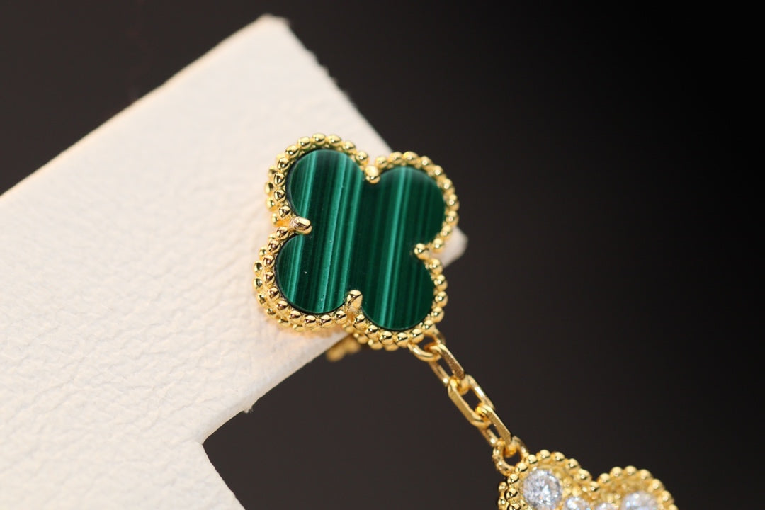 ¡®Jewelicorn¡¯CLOVER EARRINGS GOLD MALACHITE DIAMOND 3 MOTIF