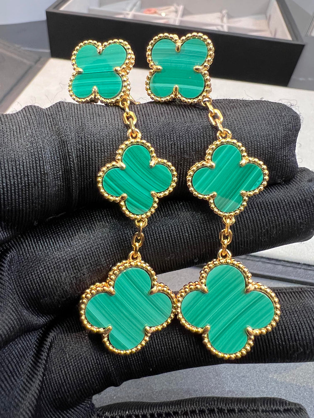 ¡®Jewelicorn¡¯CLOVER MALACHITE 3 MOTIFS GOLD