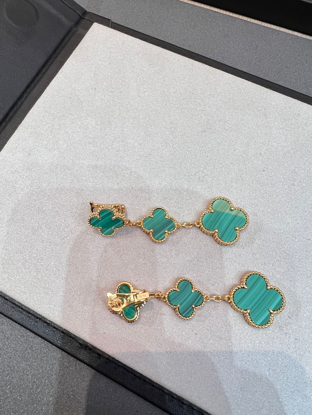 ¡®Jewelicorn¡¯CLOVER MALACHITE 3 MOTIFS GOLD