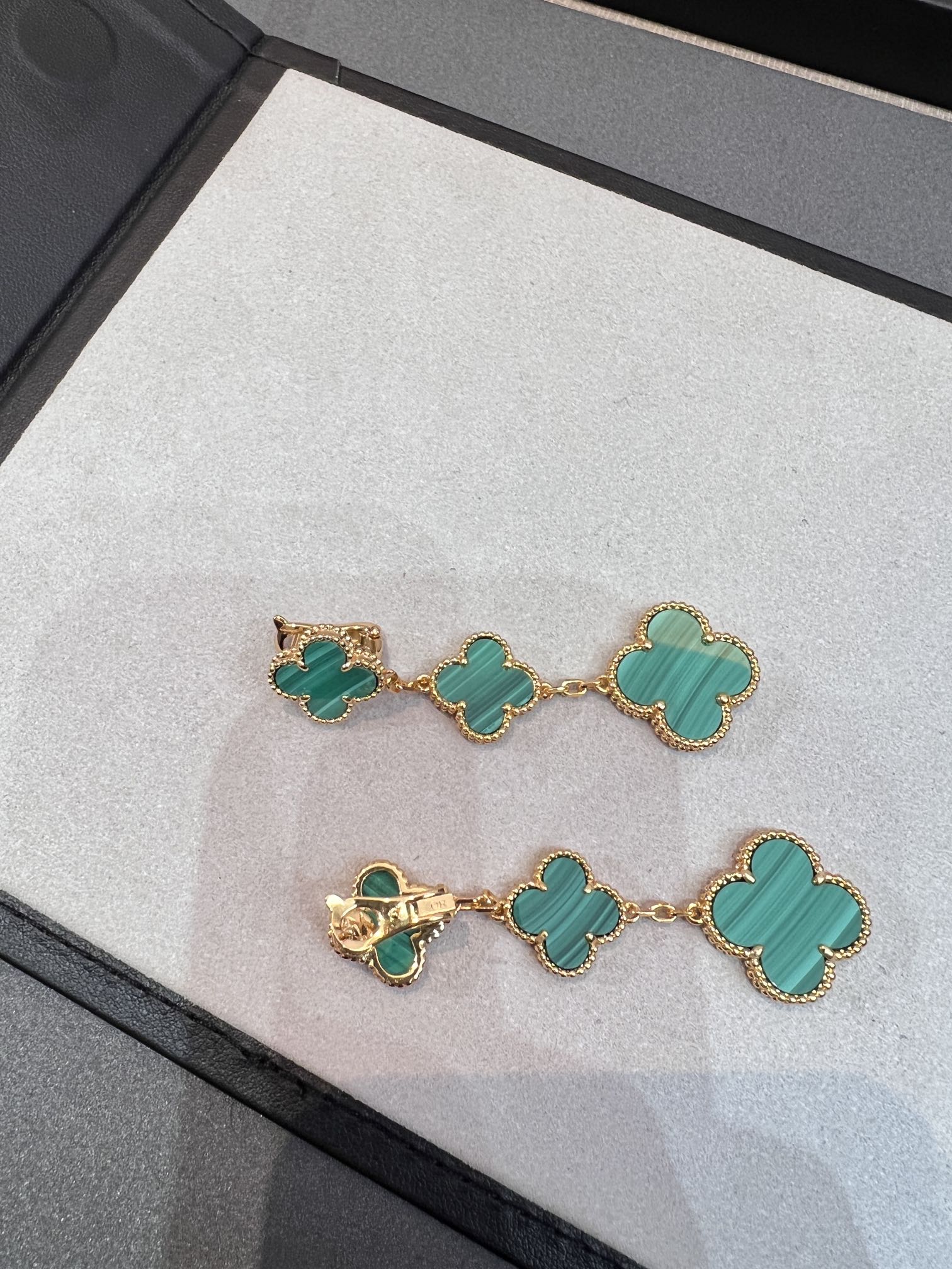 ¡®Jewelicorn¡¯CLOVER MALACHITE 3 MOTIFS GOLD