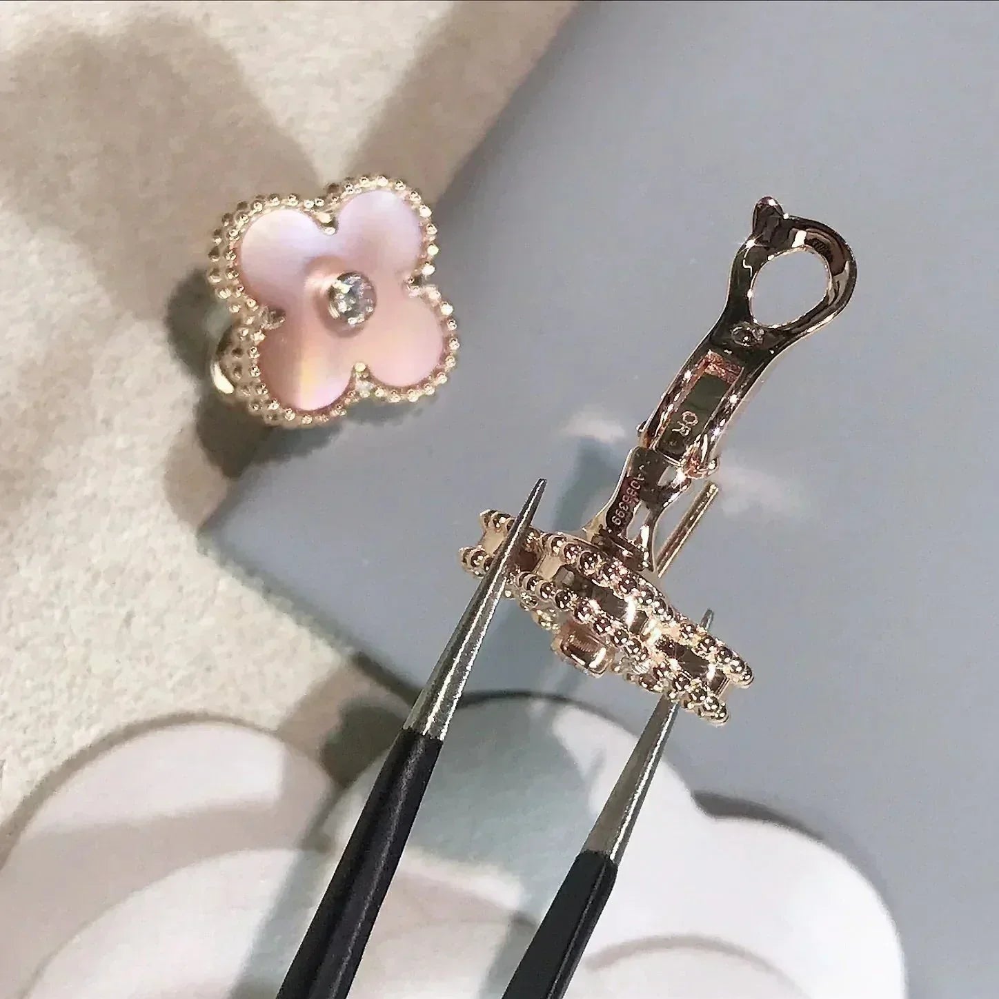 ¡®Jewelicorn¡¯CLOVER MEDIUM 1 MOTIFS  PINK MOP DIAMOND EARRINGS