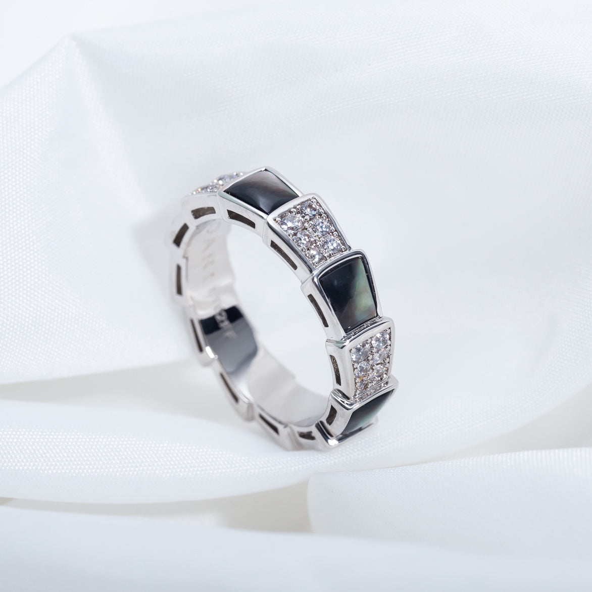 ¡®Jewelicorn¡¯SERPENTI RING SILVER DIAMOND BLACK MOP 4MM