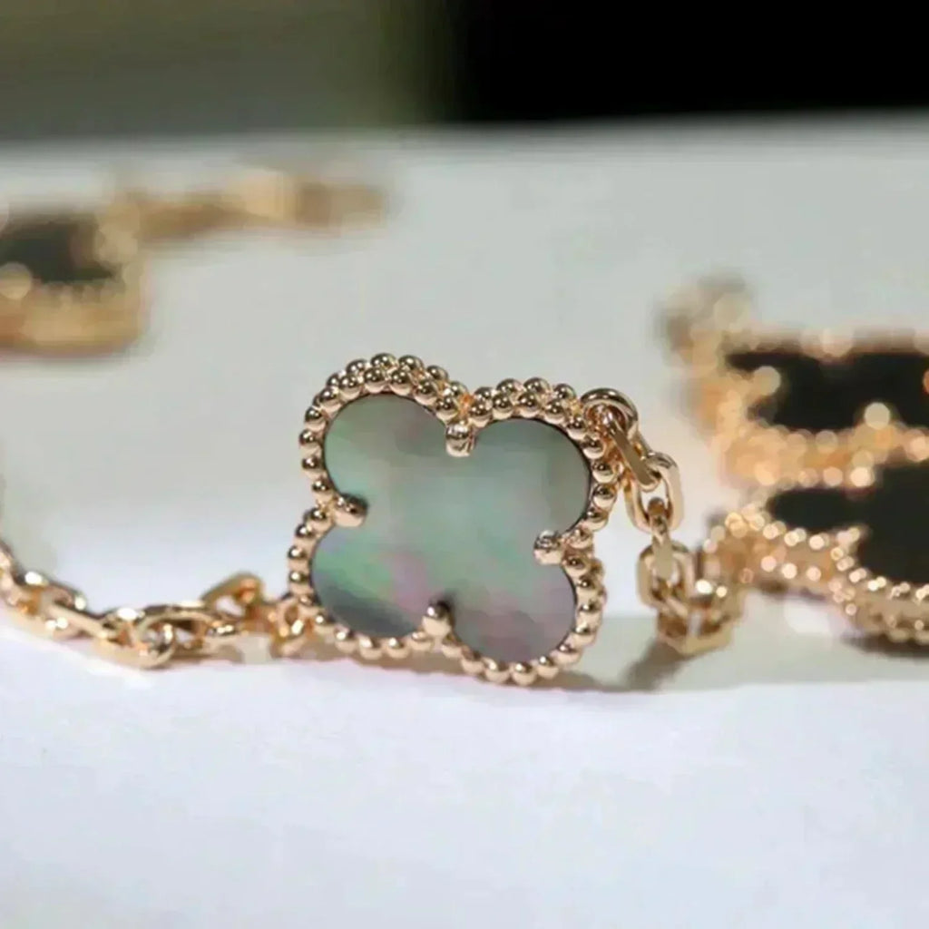 ¡®Jewelicorn¡¯CLOVER 5 MOTIF GRAY MOP  BRACELET