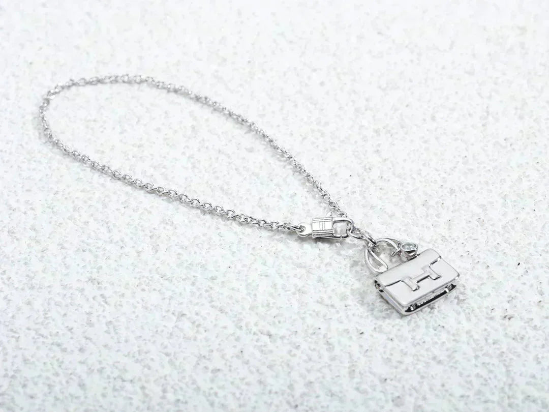 ¡®Jewelicorn¡¯AMULETTE PEDANT SILVER NECKLACE