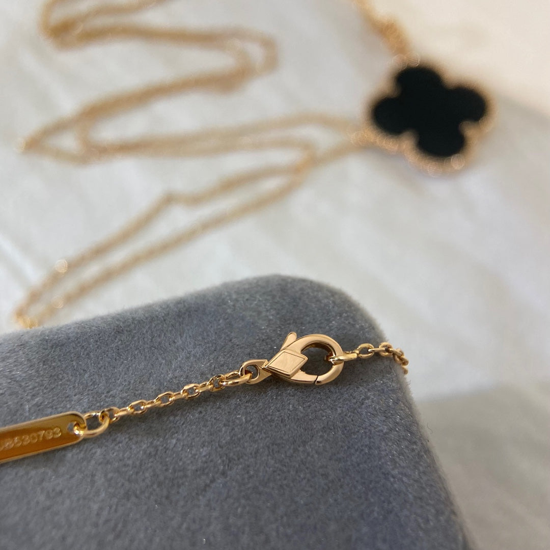 ¡®Jewelicorn¡¯CLOVER 25MM NECKLACE GOLD ONYX