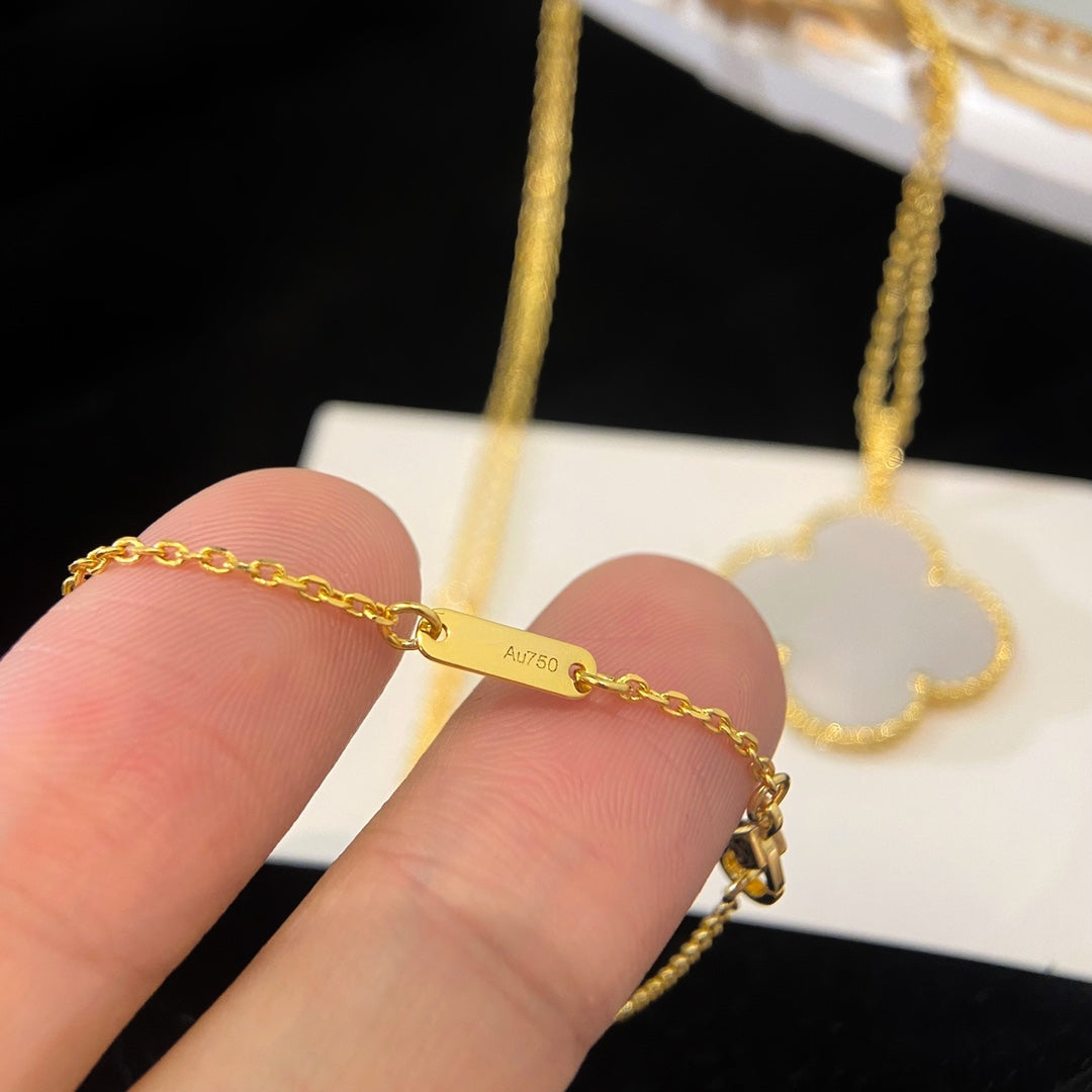 ¡®Jewelicorn¡¯CLOVER 25MM MOP LARGE PENDANT NECKLACE