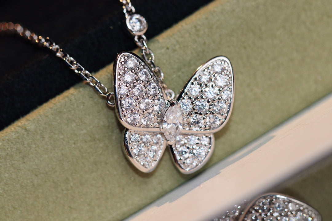 ¡®Jewelicorn¡¯BUTTERFLY DIAMOND NECKLACE