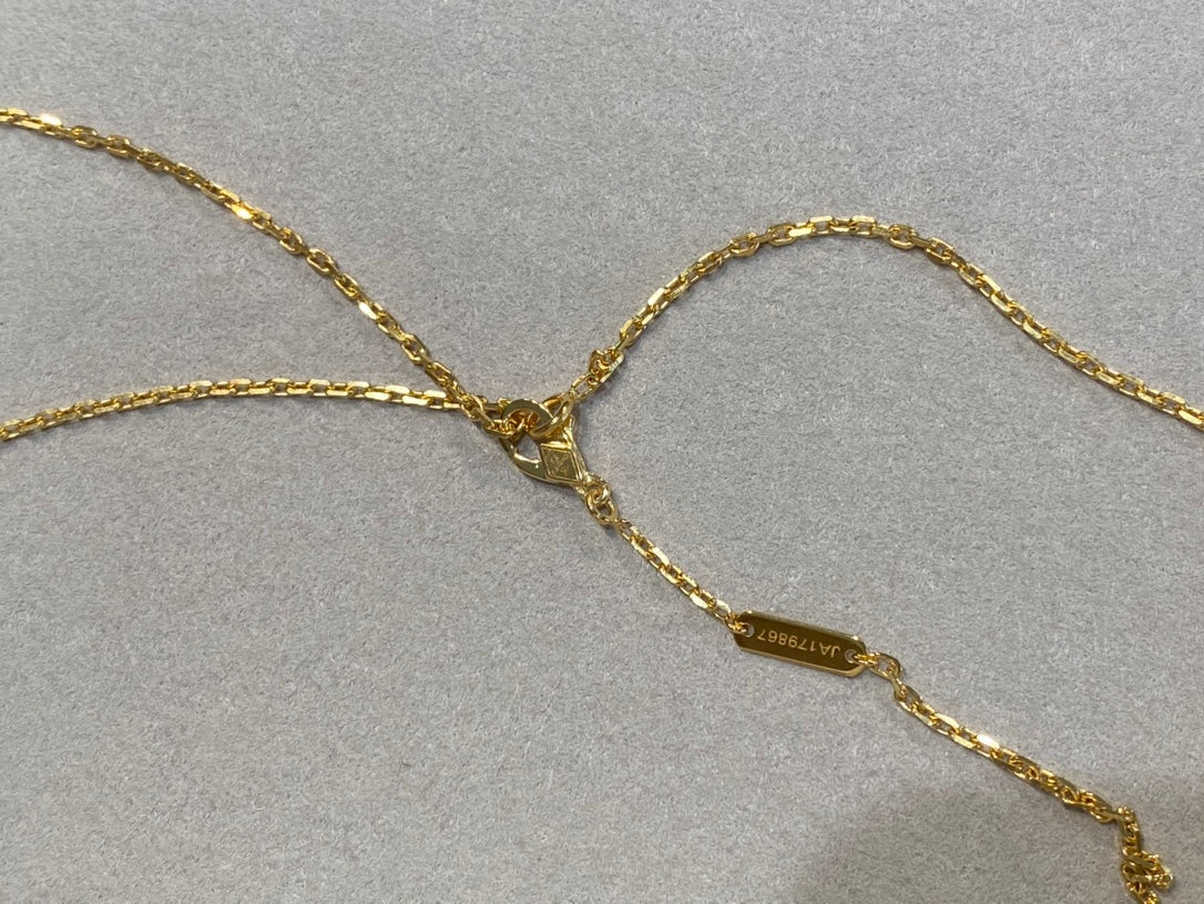 ¡®Jewelicorn¡¯CLOVER 25MM NECKLACE GOLD CARNELIAN