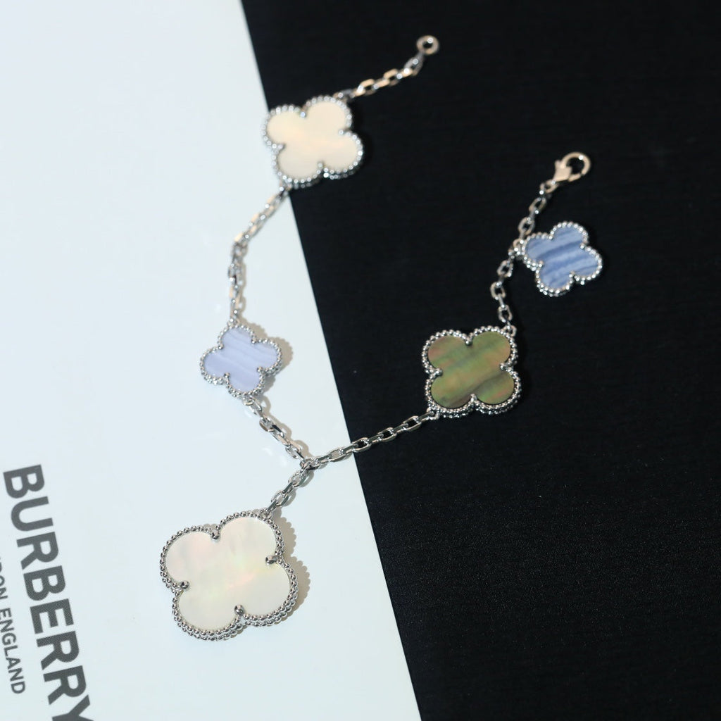 ¡®Jewelicorn¡¯CLOVER BRACELET 5 MOTIFS MOP CHALCEDONY SILVER