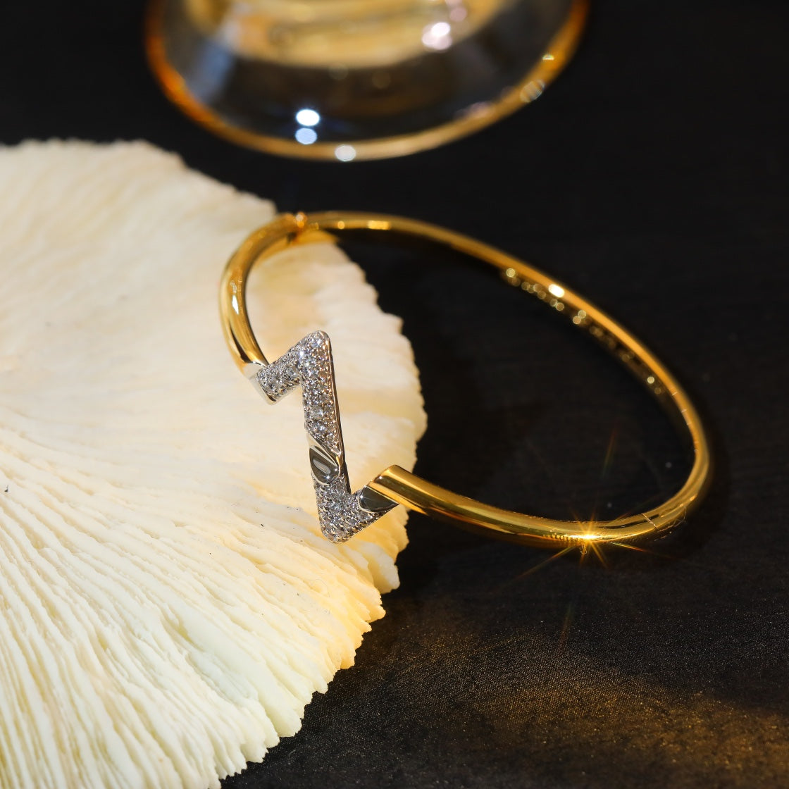 ¡®Jewelicorn¡¯VOLTE UPSITE DOWN GOLD DIAMOND BRACELET