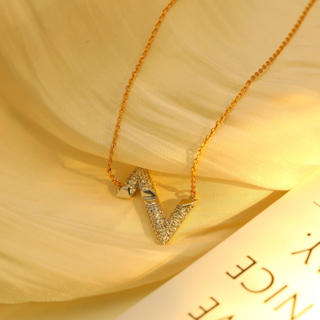 ¡®Jewelicorn¡¯VOLT SILVER DIAMOND PEDANT NECKLACE