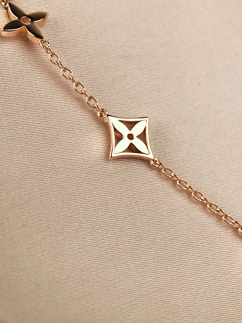 ¡®Jewelicorn¡¯STAR AND SUN 7 MOTIFS GOLD BRACELET