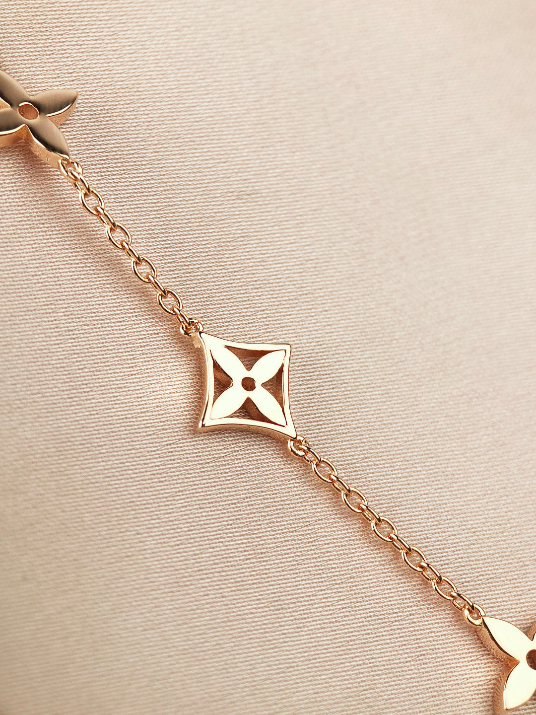 ¡®Jewelicorn¡¯STAR AND SUN 7 MOTIFS GOLD BRACELET