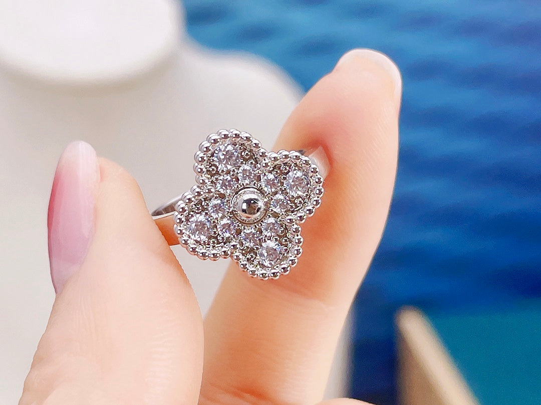 ¡®Jewelicorn¡¯CLOVER DIAMOND RING