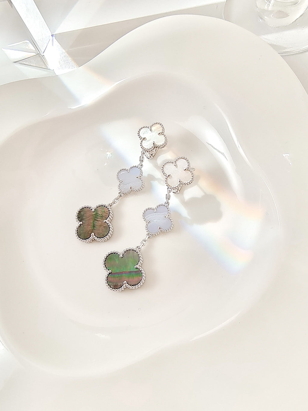 ¡®Jewelicorn¡¯CLOVER 3 MOTIFS CHALCEDONY DARK MOP SILVER EARRINGS