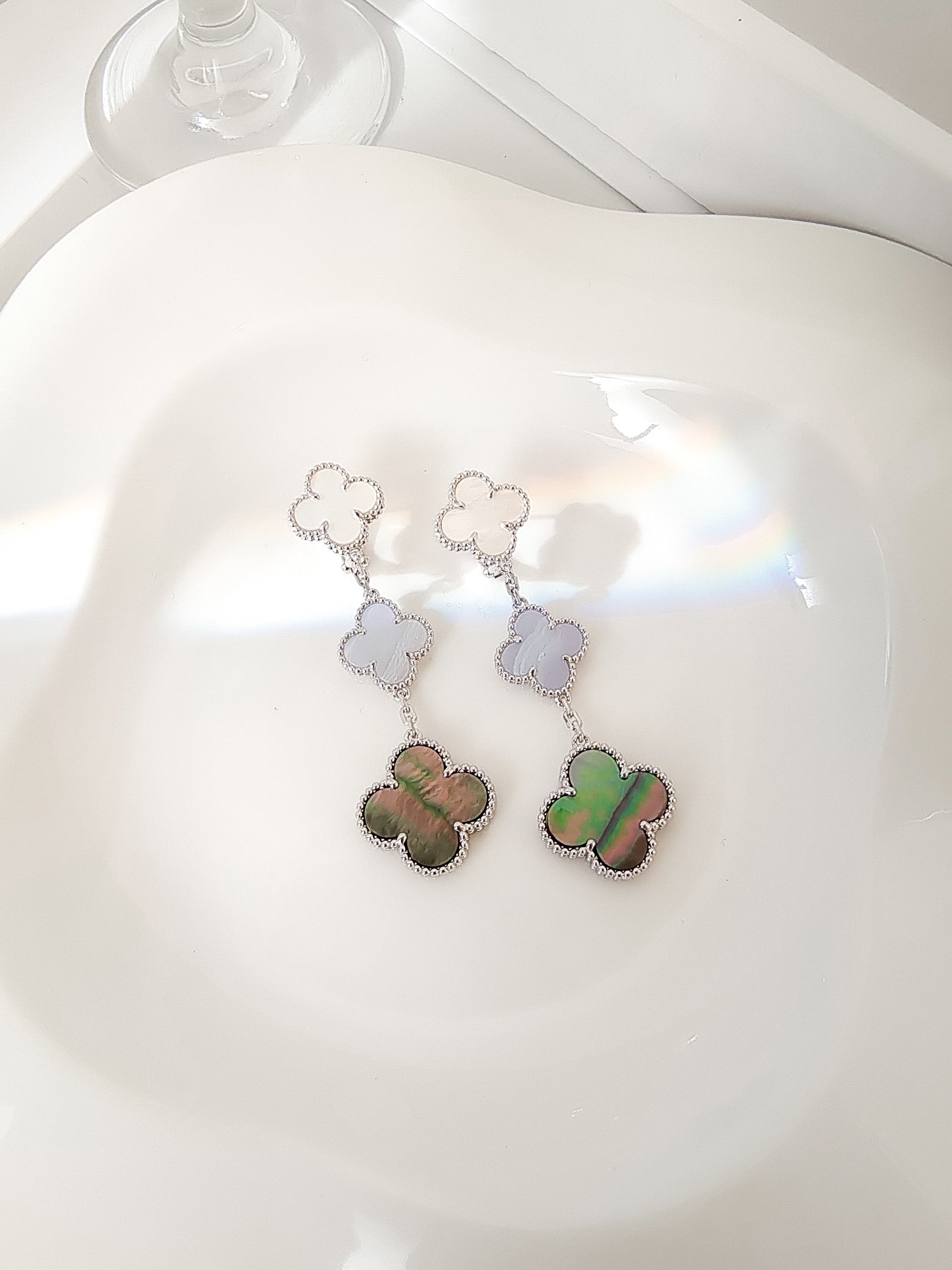 ¡®Jewelicorn¡¯CLOVER 3 MOTIFS CHALCEDONY DARK MOP SILVER EARRINGS