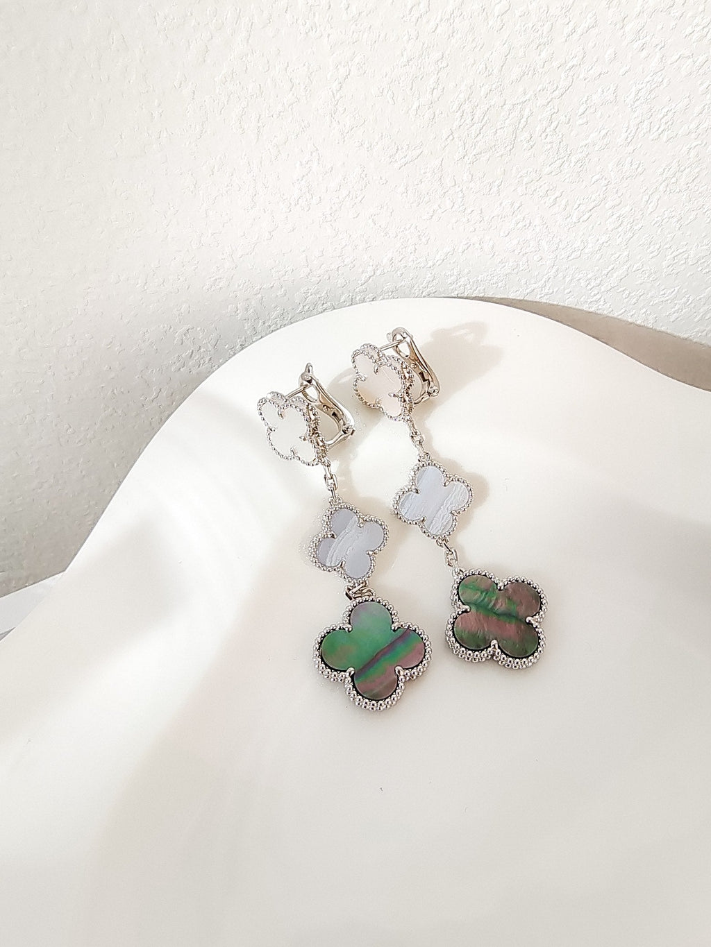 ¡®Jewelicorn¡¯CLOVER 3 MOTIFS CHALCEDONY DARK MOP SILVER EARRINGS