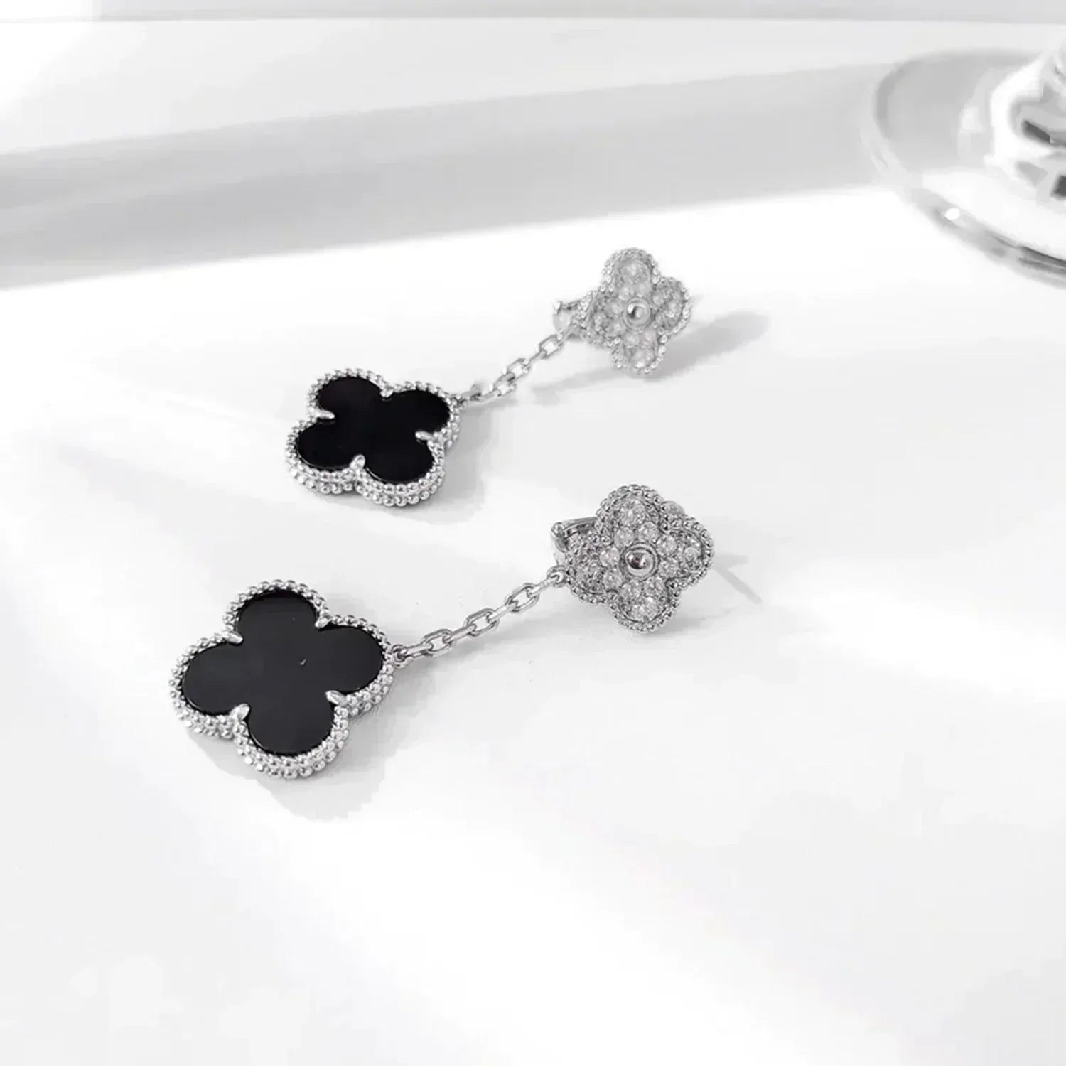 ¡®Jewelicorn¡¯CLOVER 2 MOTIFS  DIAMOND ONYX EARRINGS SILVER