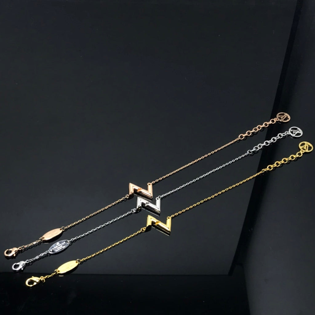 ¡®Jewelicorn¡¯VOLT LV LOGO BRACELET