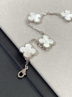 ¡®Jewelicorn¡¯CLOVER SILVER MOP 5 MOTIF BRACELET