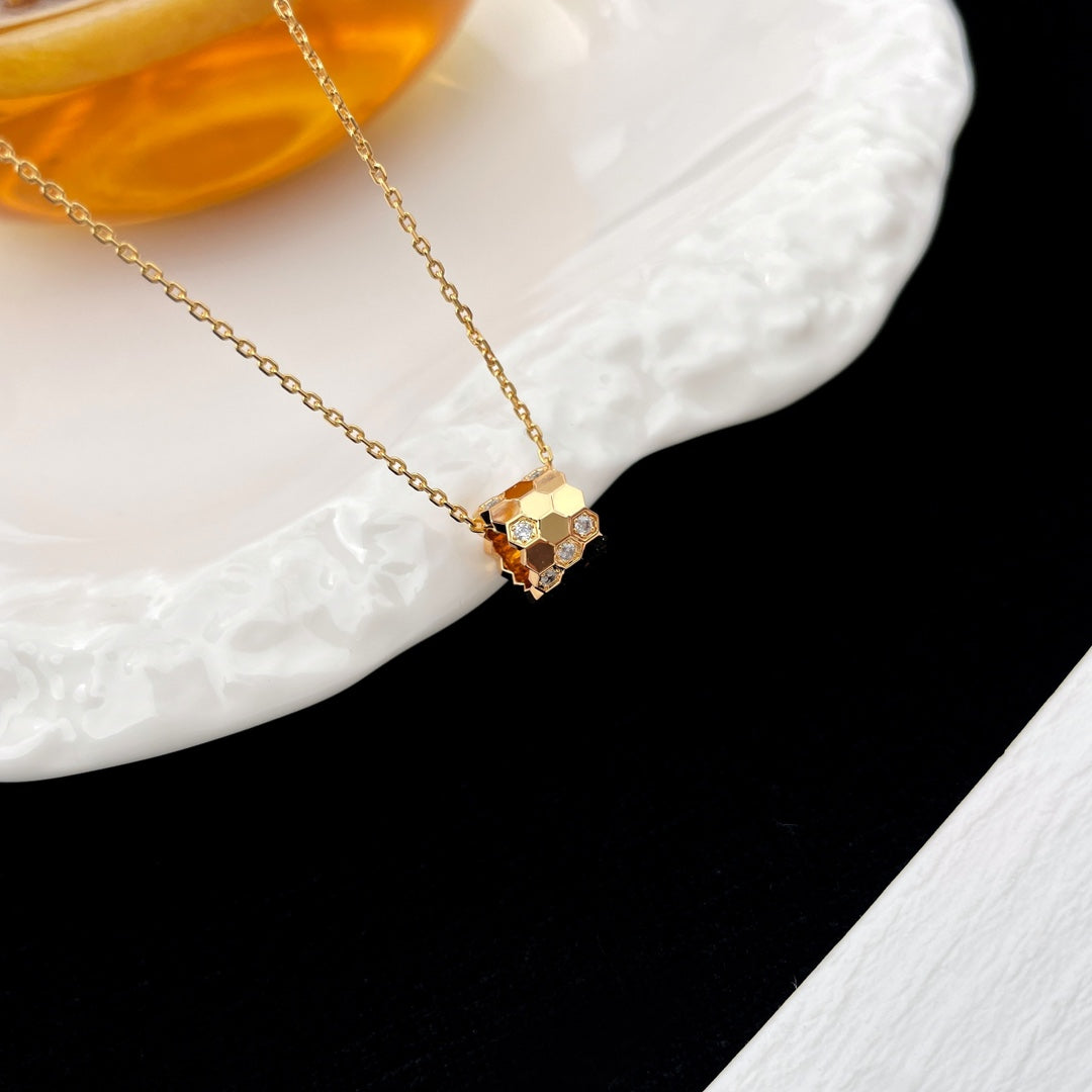 ¡®Jewelicorn¡¯BEE MINI PEDANT DIAMOND NECKLACE