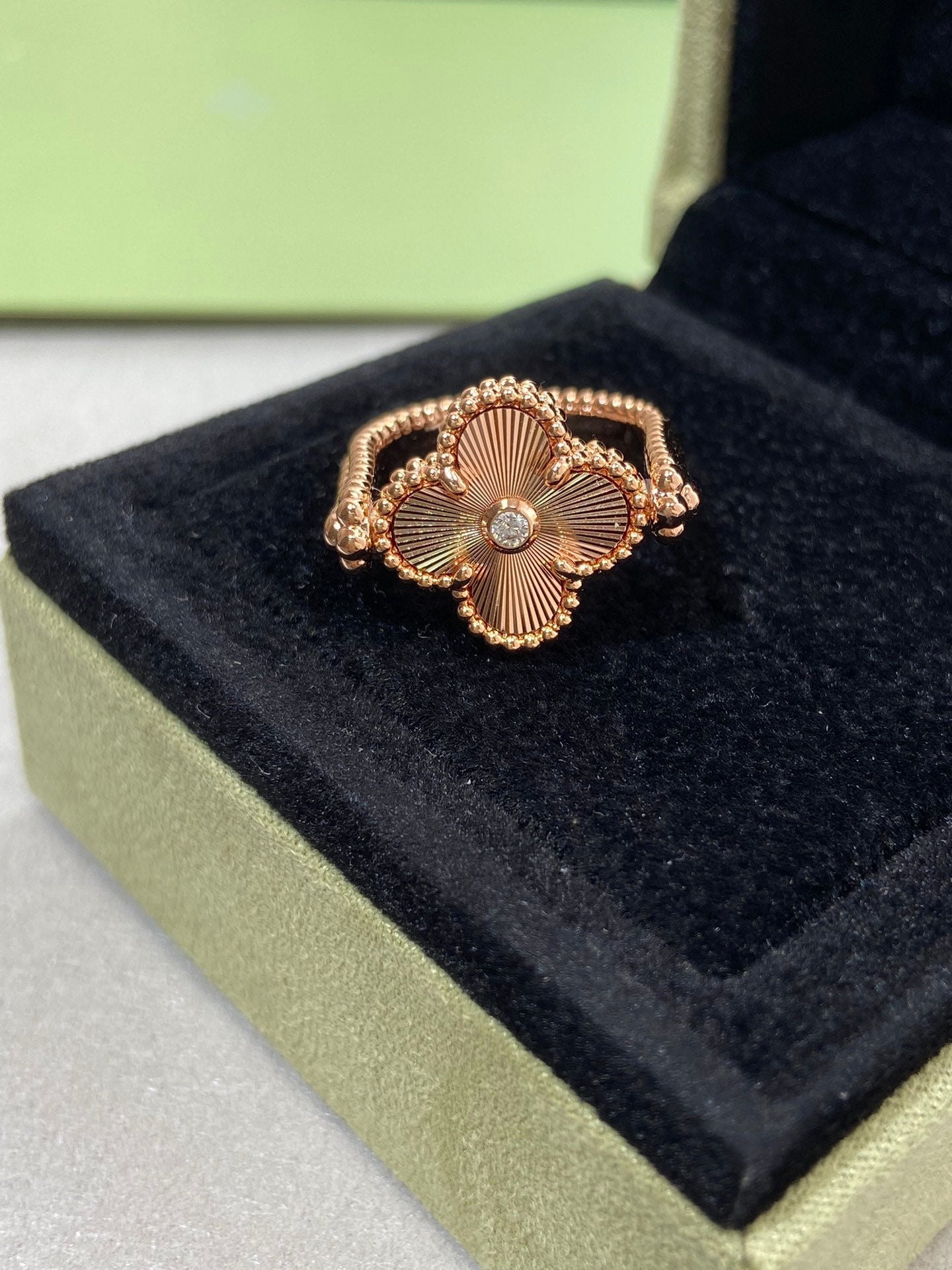 ¡®Jewelicorn¡¯CLOVER RIVERSIBLE ROSE GOLD RING
