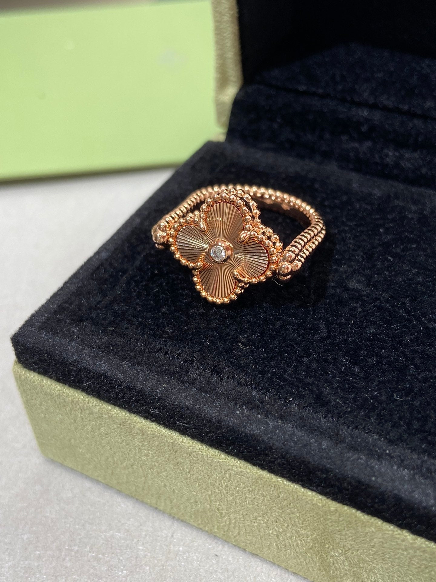 ¡®Jewelicorn¡¯CLOVER RIVERSIBLE ROSE GOLD RING