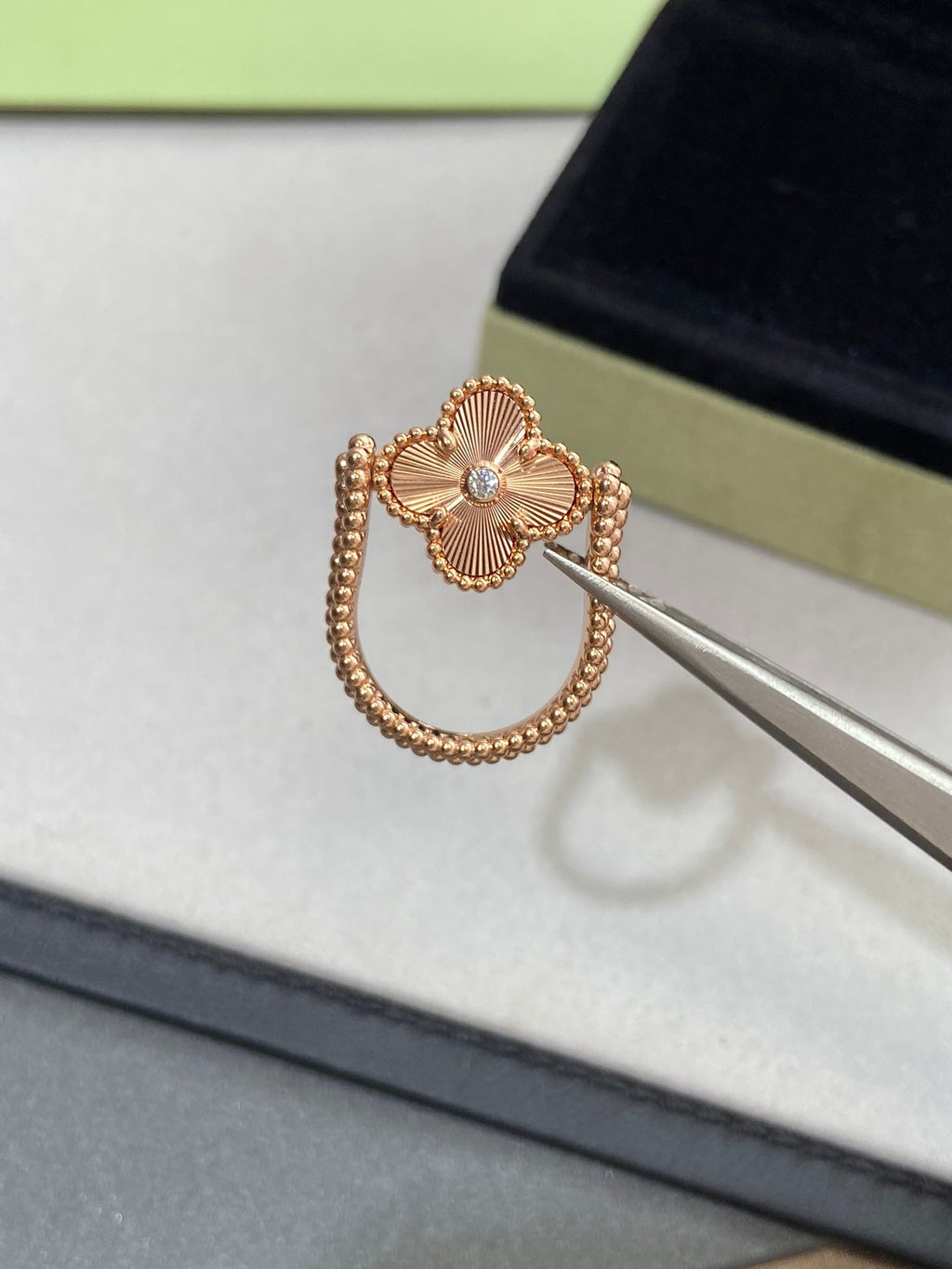 ¡®Jewelicorn¡¯CLOVER RIVERSIBLE ROSE GOLD RING