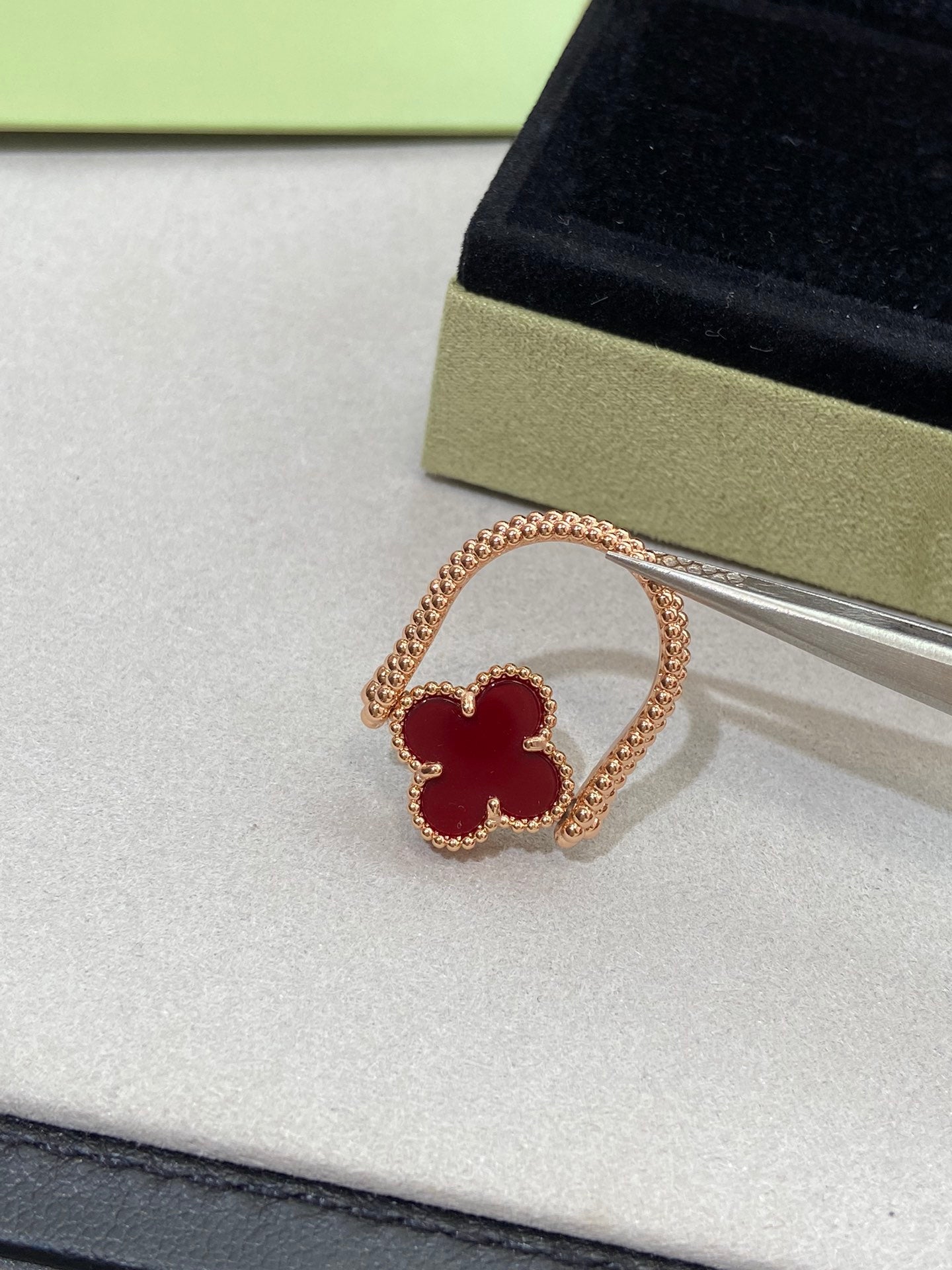 ¡®Jewelicorn¡¯CLOVER RIVERSIBLE ROSE GOLD RING