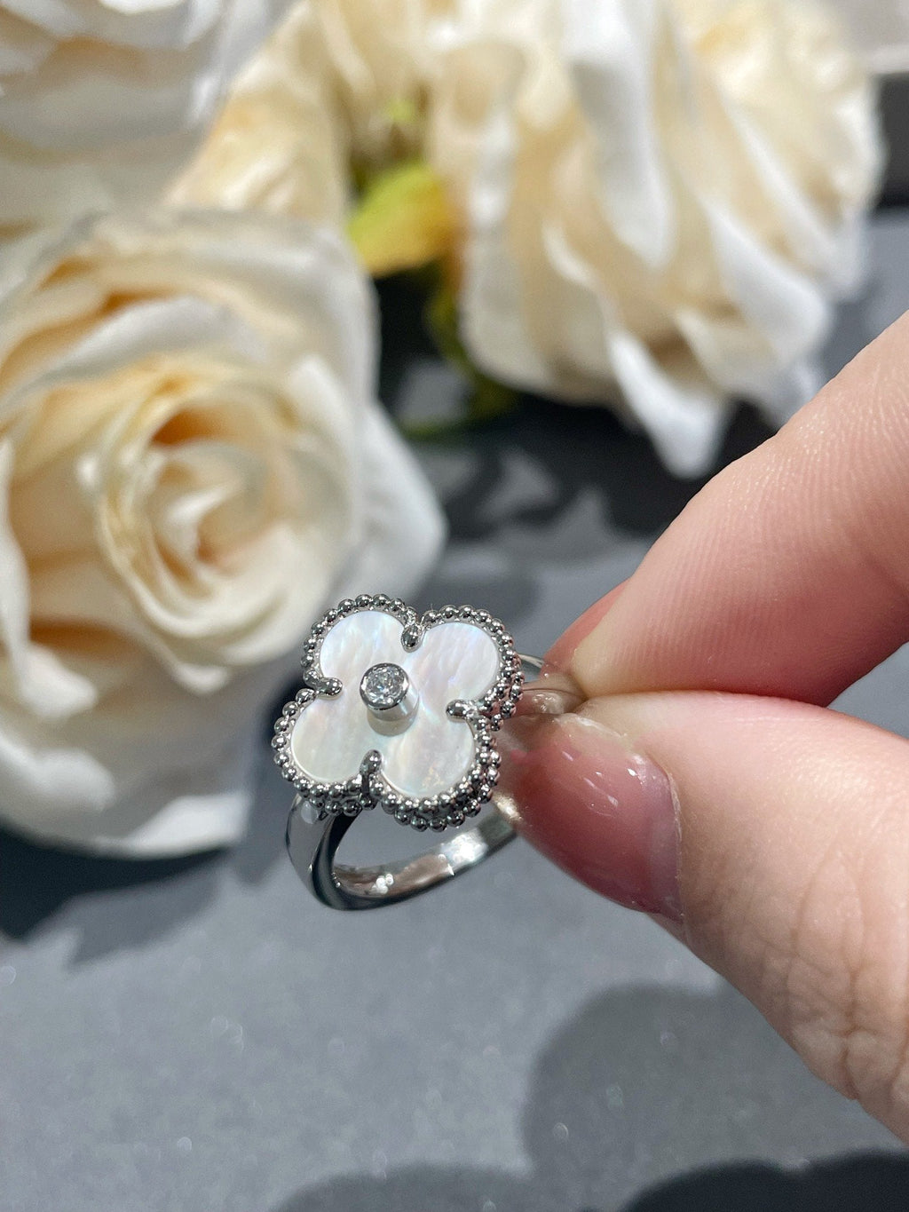 ¡®Jewelicorn¡¯CLOVER SILVER MOP DIAMOND RING