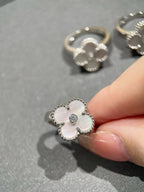 ¡®Jewelicorn¡¯CLOVER SILVER MOP DIAMOND RING