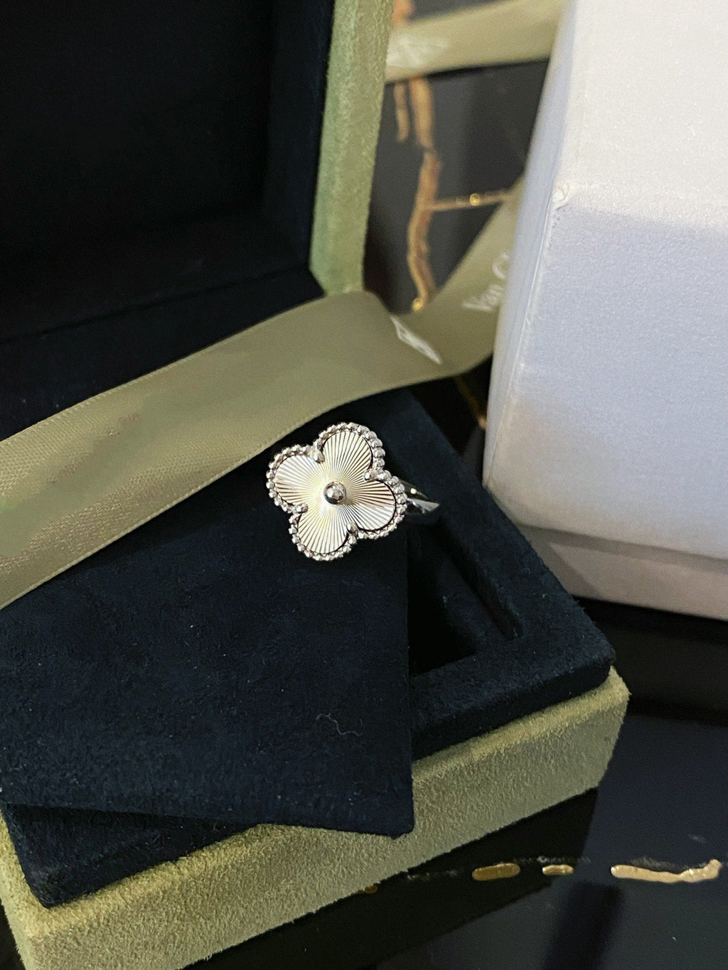 ¡®Jewelicorn¡¯CLOVER SILVER RING