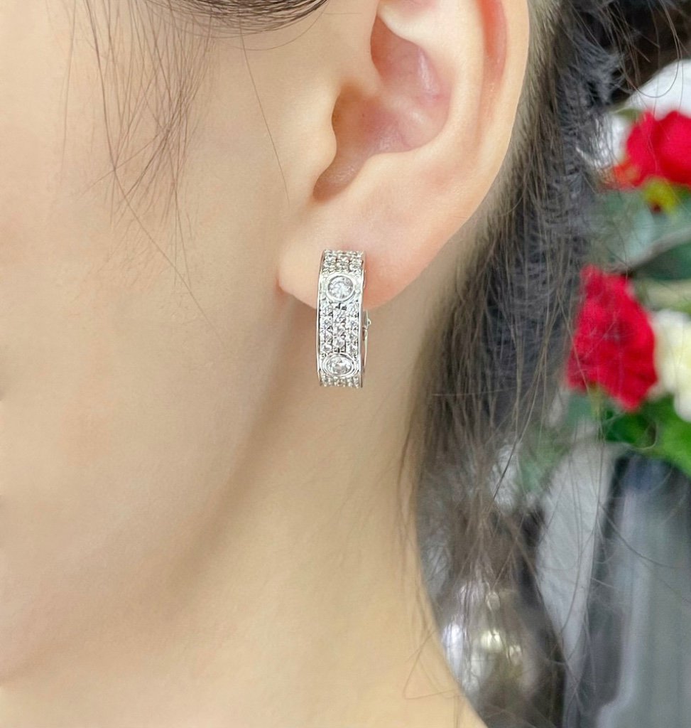 ¡®Jewelicorn¡¯LOVE 5.5MM DIAMOND PAVED EARRINGS