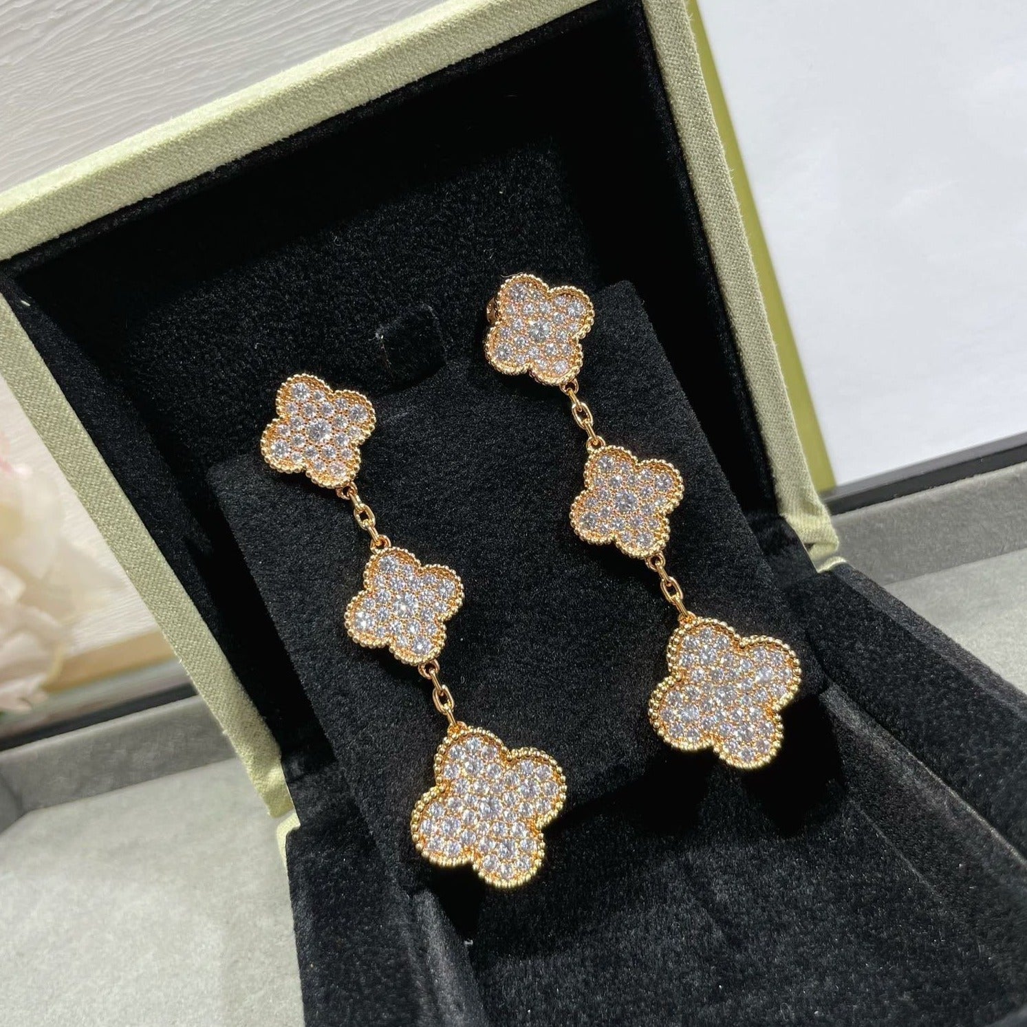 ¡®Jewelicorn¡¯CLOVER 3 MOTIFS DIAMOND PAVED ROSE GOLD EARRINGS