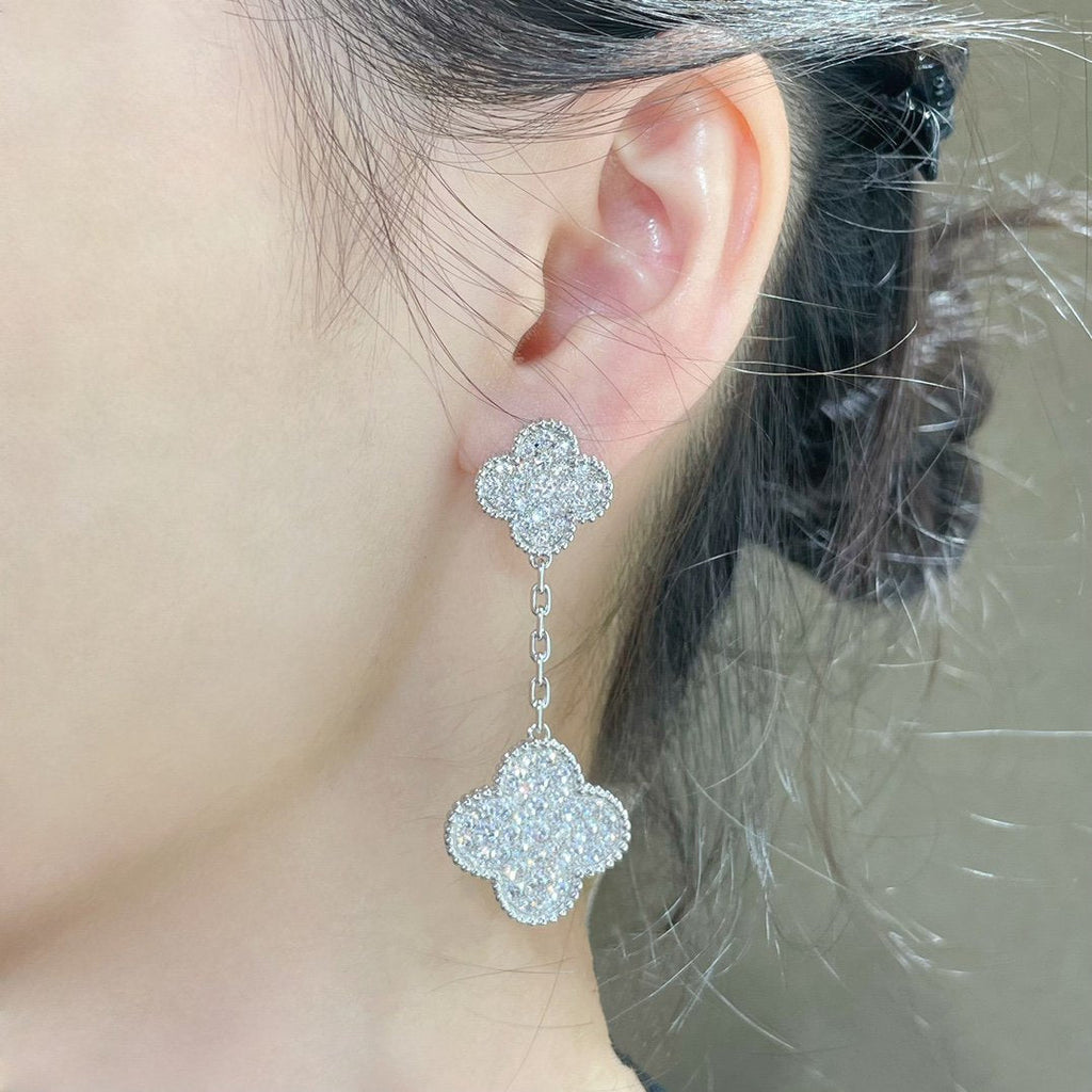 ¡®Jewelicorn¡¯CLOVER 2 MOTIFS DIAMOND PAVED SILVER EARRINGS