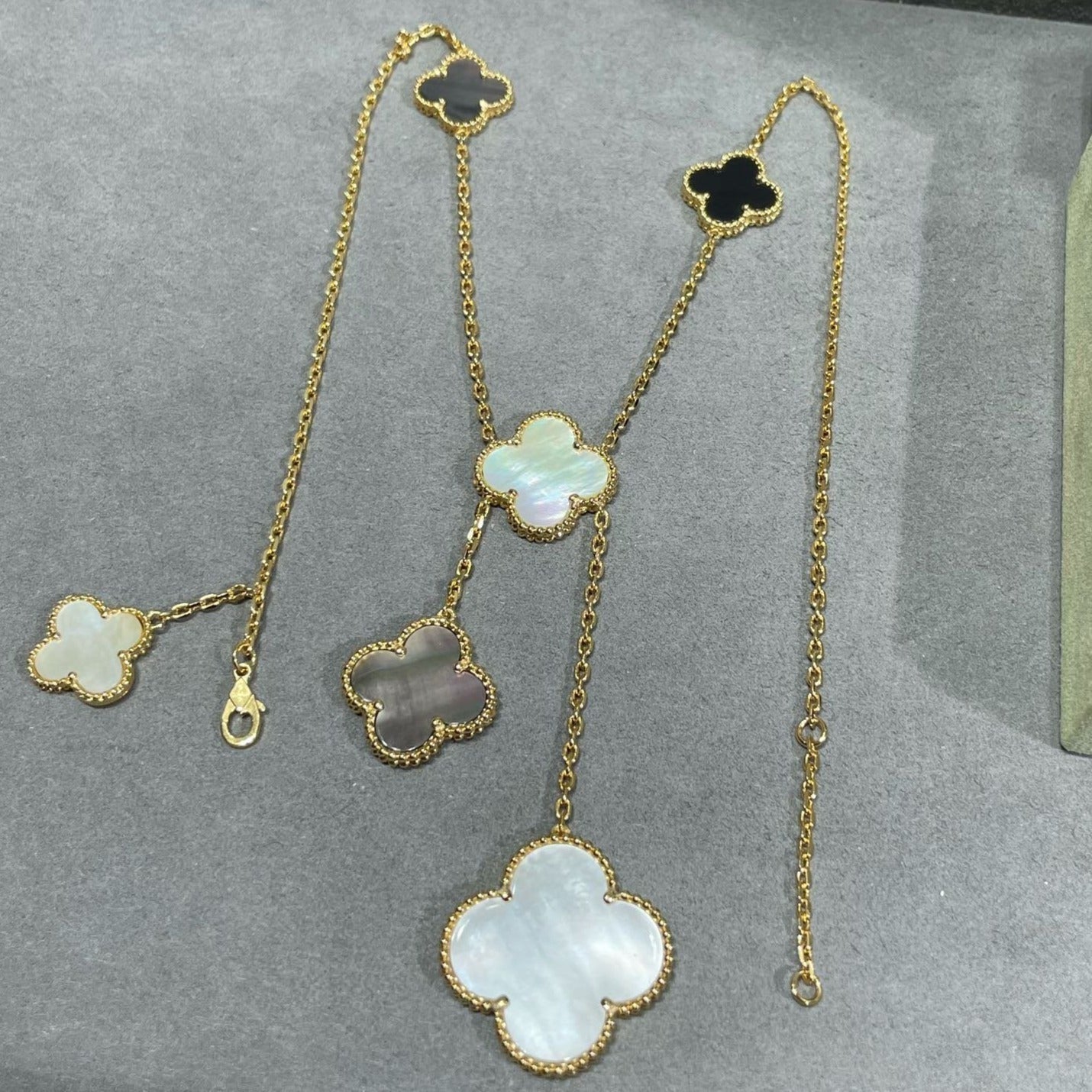 ¡®Jewelicorn¡¯CLOVER 6 MOTIF MOP ONYX GOLD NECKLACE