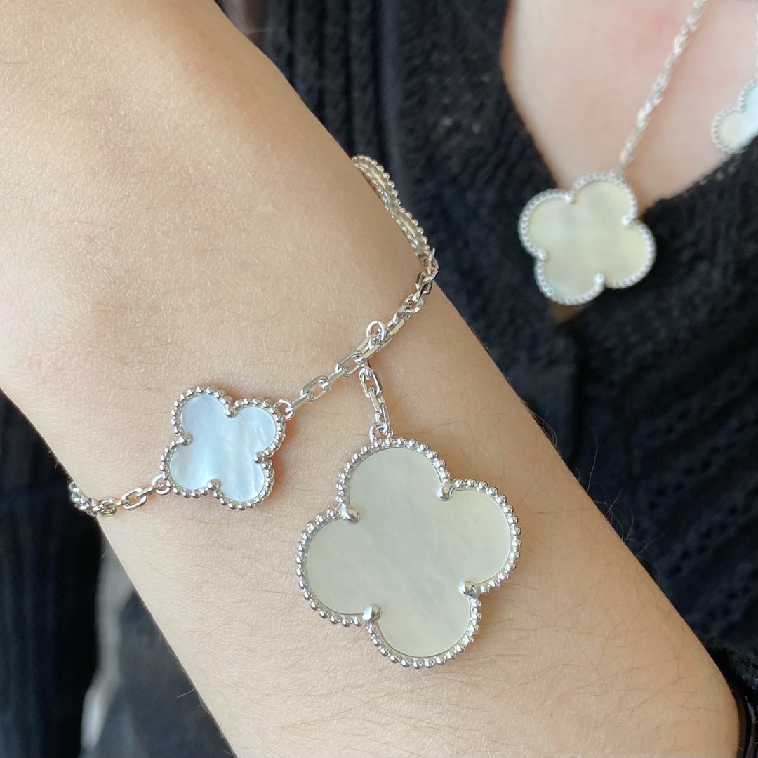 ¡®Jewelicorn¡¯CLOVER 5 MOTIF WHITE MOP SILVER BRACELET
