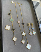 ¡®Jewelicorn¡¯CLOVER 3 MOTIF MOP ONYX DARK MOP PINK GOLD EARRINGS