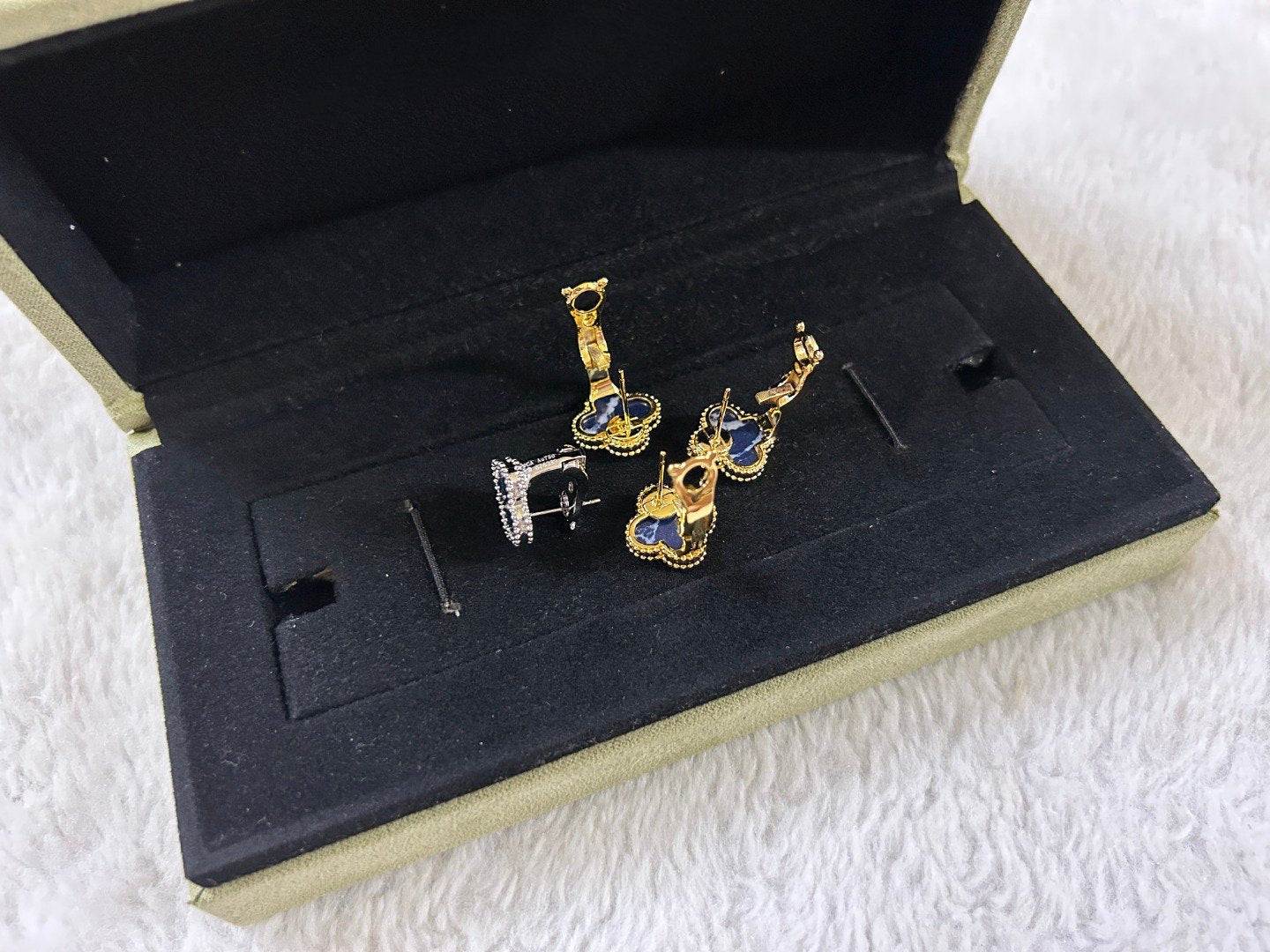 ¡®Jewelicorn¡¯CLOVER PIETERSITE MEDIUM STUD EARRINGS