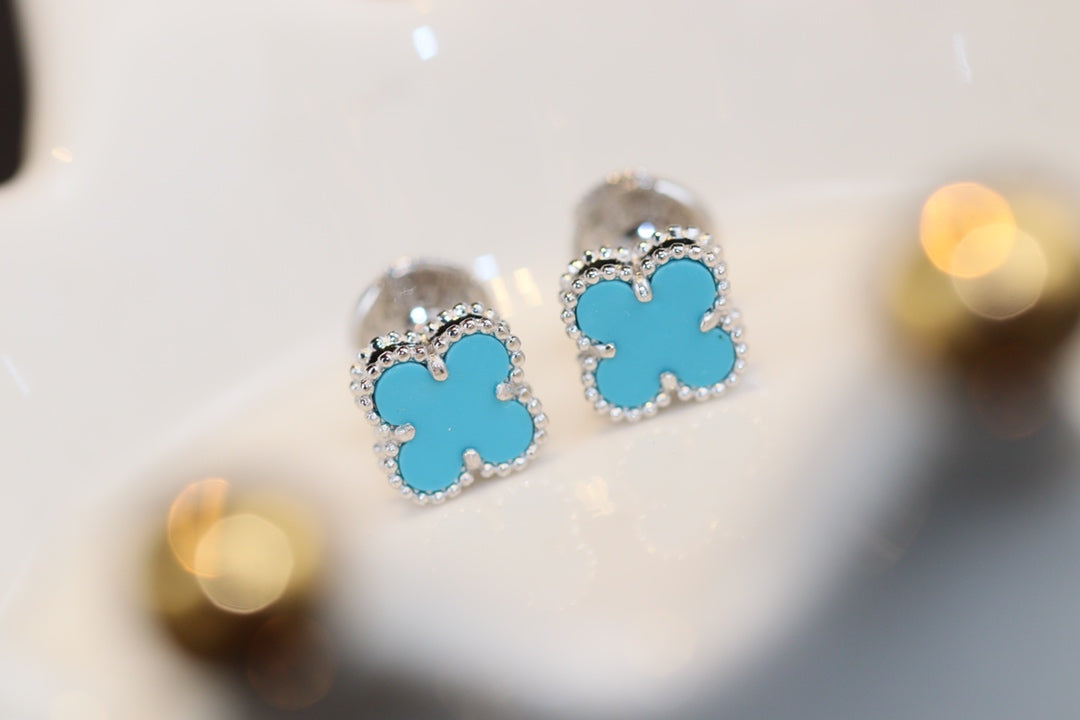 ¡®Jewelicorn¡¯CLOVER MINI TURQUOISE SILVER STUD EARRINGS