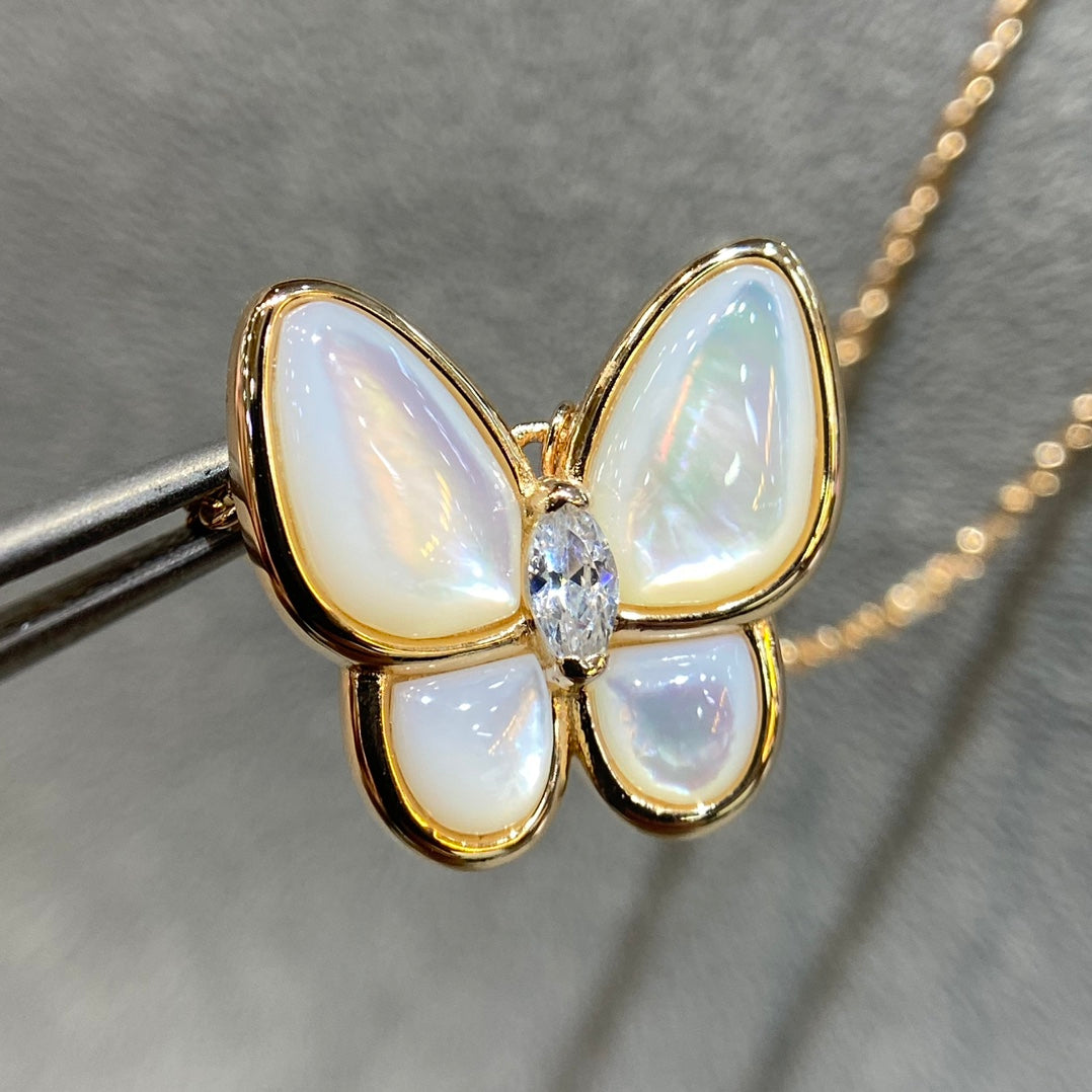 ¡®Jewelicorn¡¯BUTTERFLY MOP DIAMOND NECKLACE