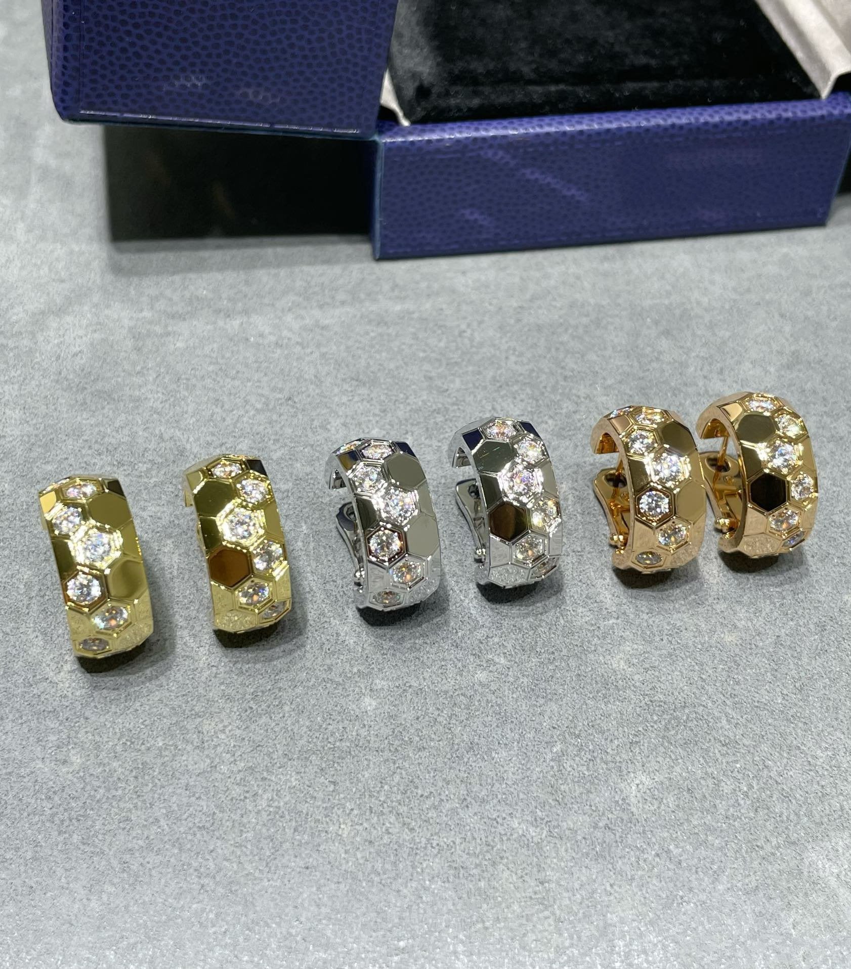 ¡®Jewelicorn¡¯BEE LOVE DIAMOND HOOP EARRINGS