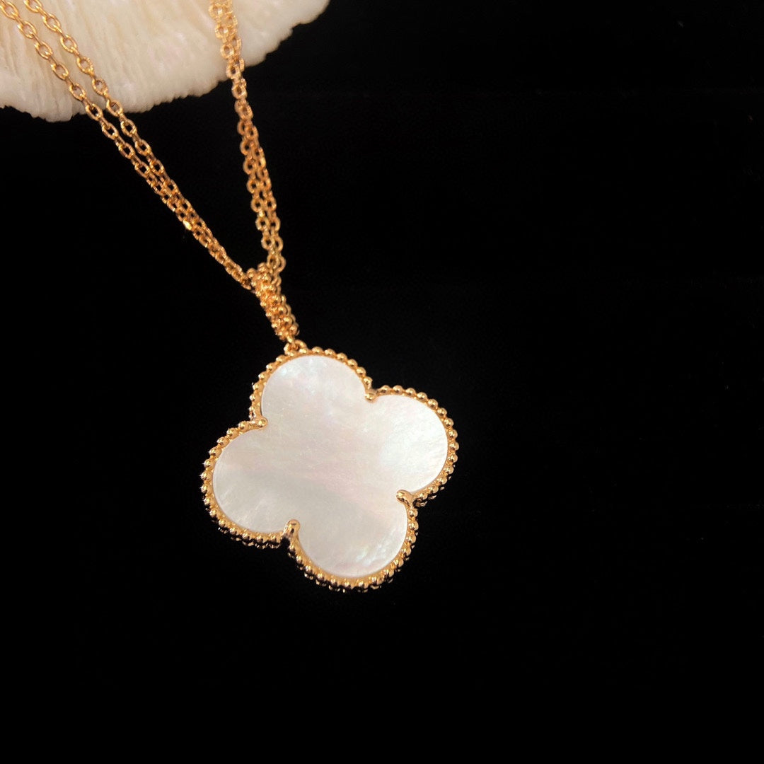 ¡®Jewelicorn¡¯CLOVER 25MM MOP LARGE PENDANT NECKLACE