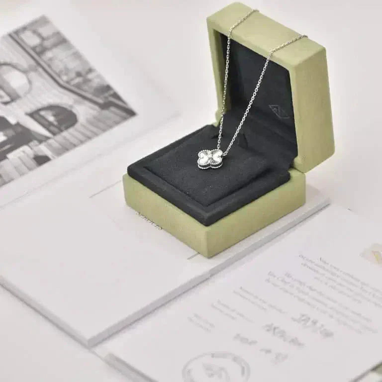 ¡®Jewelicorn¡¯CLOVER  15MM DIAMOND LASER NECKLACE SILVER