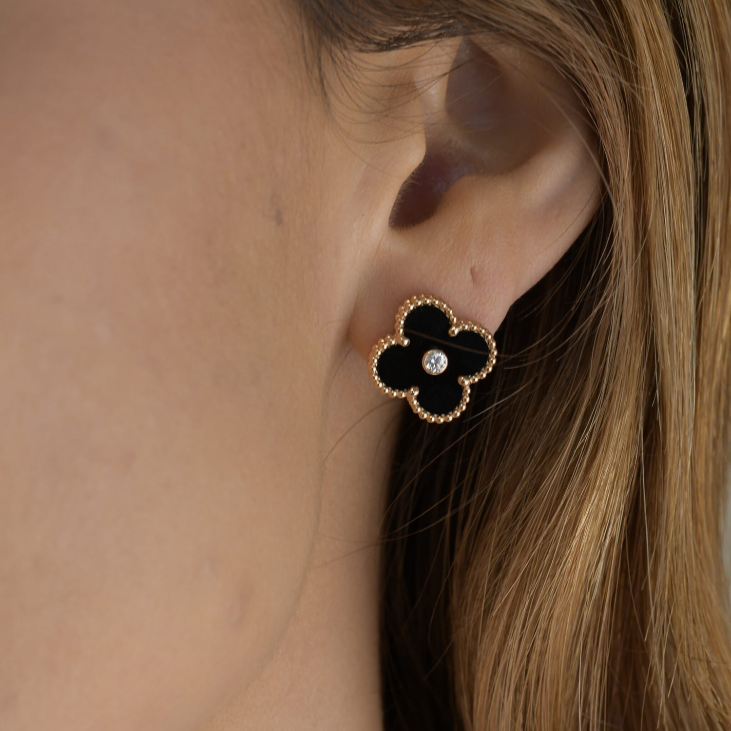 ¡®Jewelicorn¡¯CLOVER MEDIUM 1 MOTIFS ONYX DIAMOND EARRINGS