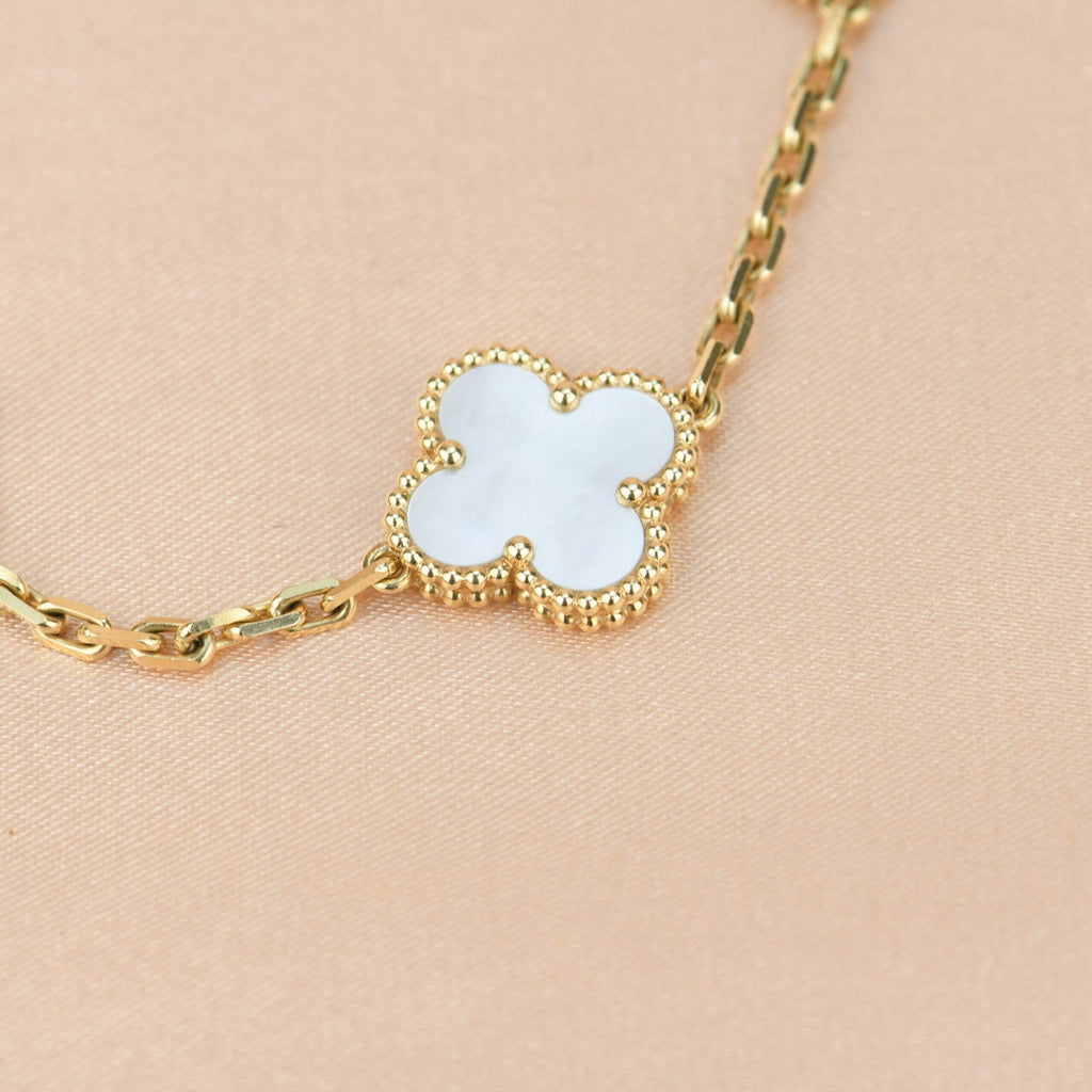 ¡®Jewelicorn¡¯CLOVER  5 MOTIF WHITE MOP BRACELET