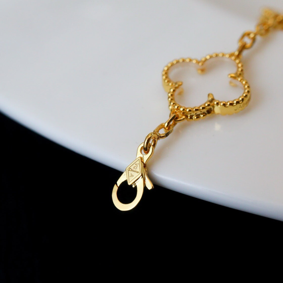 ¡®Jewelicorn¡¯CLOVER 5 MOTIF ROCK CRYSTAL PINK GOLD BRACELET