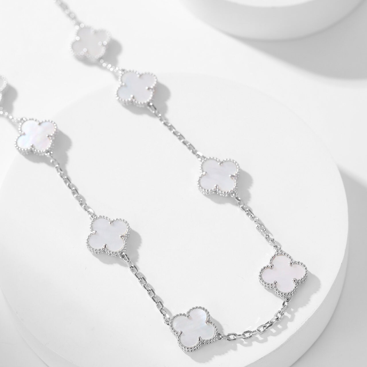 ¡®Jewelicorn¡¯CLOVER 10 MOTIFS WHITE MOTHER OF PEARL NECKLACE