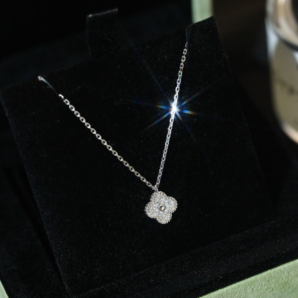 ¡®Jewelicorn¡¯CLOVER MINI 9.5MM PENDANT DIAMOND NECKLACE