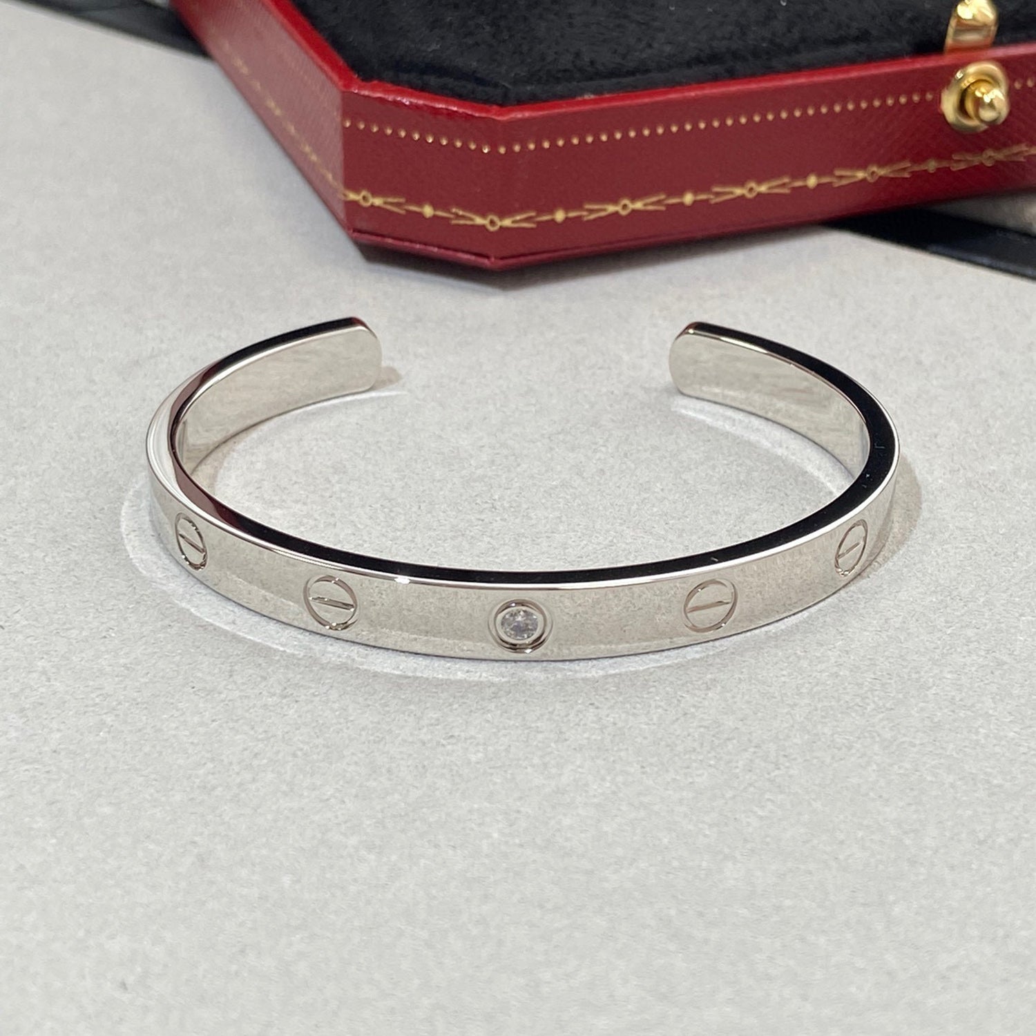 ¡®Jewelicorn¡¯LOVE BRACELET 6.1MM 1 DIAMOND OPEN CUFF
